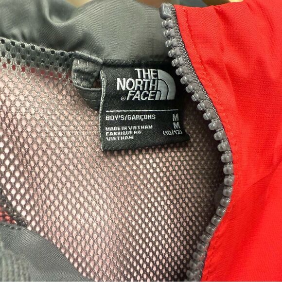 THE NORTH FACE BOYS’ HOODED JACKET – RED & GRAY – SIZE MEDIUM (10/12) - Picture 7 of 17